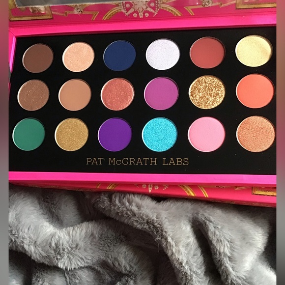 Pat McGrath Holidays MTHRSHP MEGA Celestial Nirvana Eyeshadow Palette New In Box - Picture 2 of 4